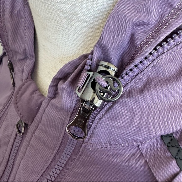 Lululemon 🍋 Light Weight Purple Hooded Jacket - Picture 7 of 13